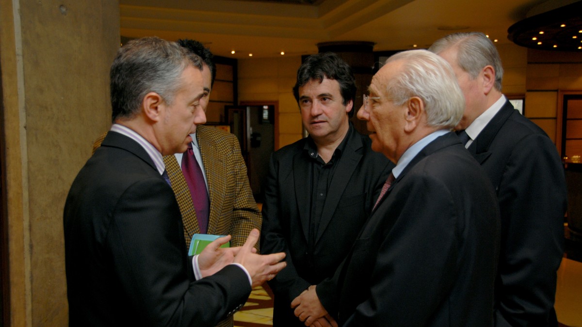  Iñigo Urkullu, Iñaki Goikoetxeta,  Didier Borotra, Alcalde de Biarritz y Michel Poueyts 