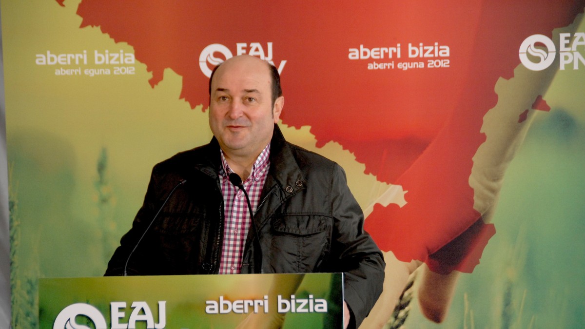 Andoni Ortuzar y Joseba Aurrekoetxea en la presentación del Aberri Eguna 2012