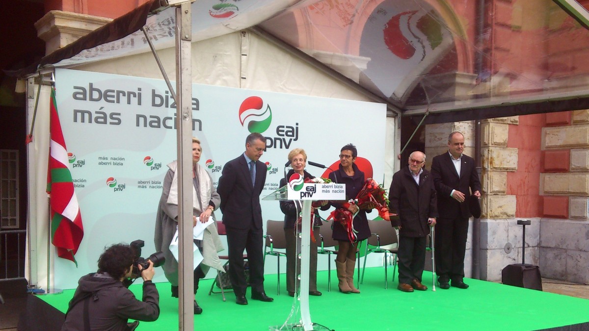 Iñigo Urkullu y Joseba Egibar en el 75 aniversario del bombardeo de Eibar