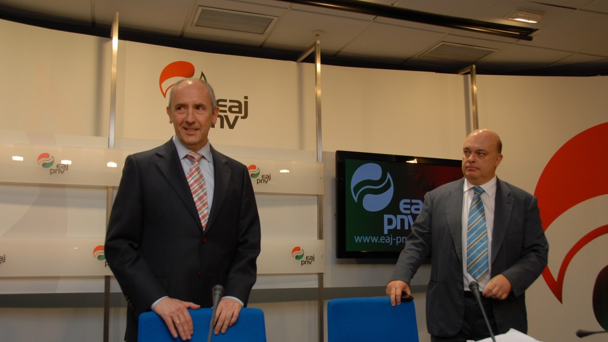 Josu Erkoreka, Emilio Olabarria. EAJ-PNV votará en contra del decreto de recortes en sanidad 