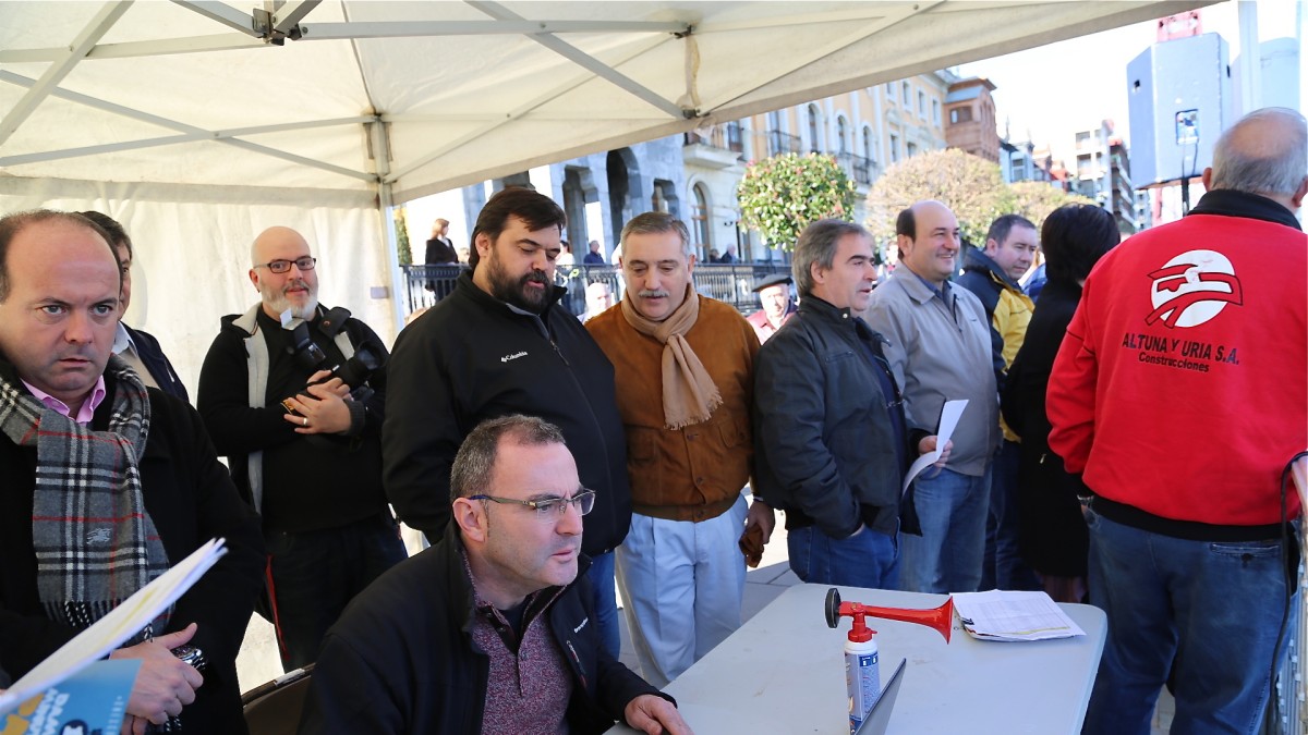 Andoni Ortuzar en la primera edición de Traineras Memorial Fernando del Valle