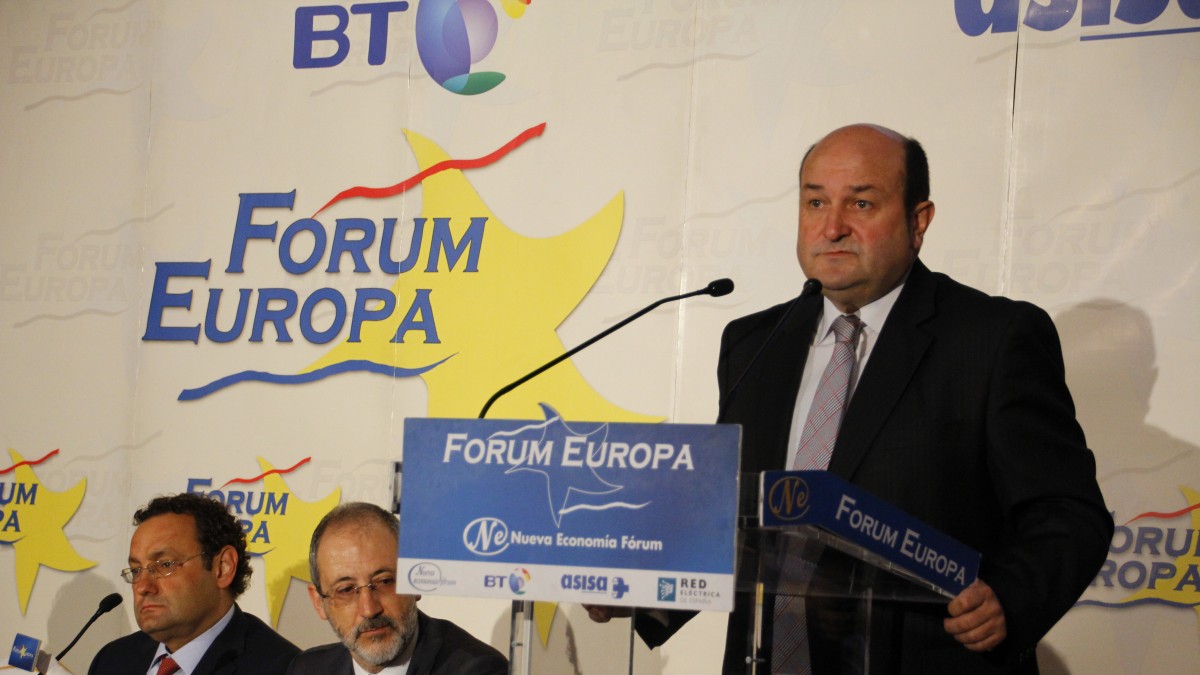 Andoni Ortuzar en un desayuno informativo de la tribuna Fórum Europa
