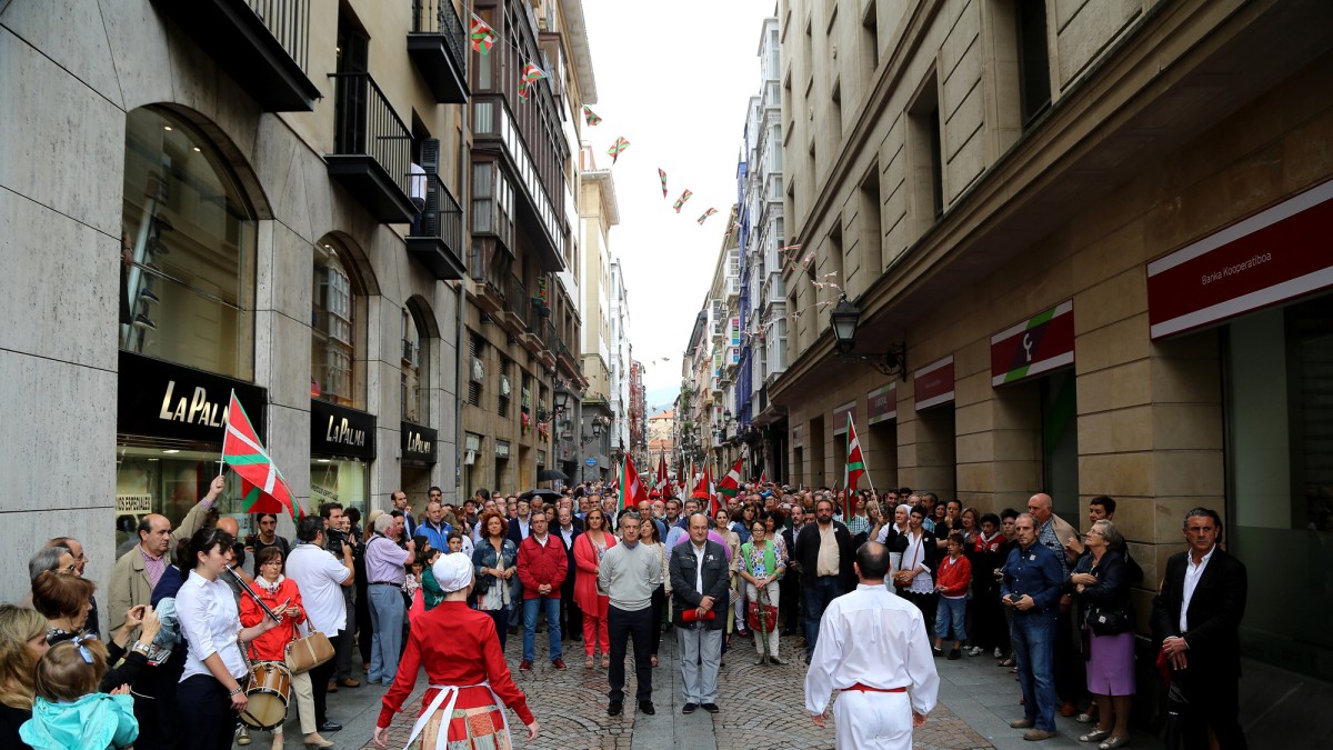 120º aniversario de la primera izada de la enseña nacional vasca.