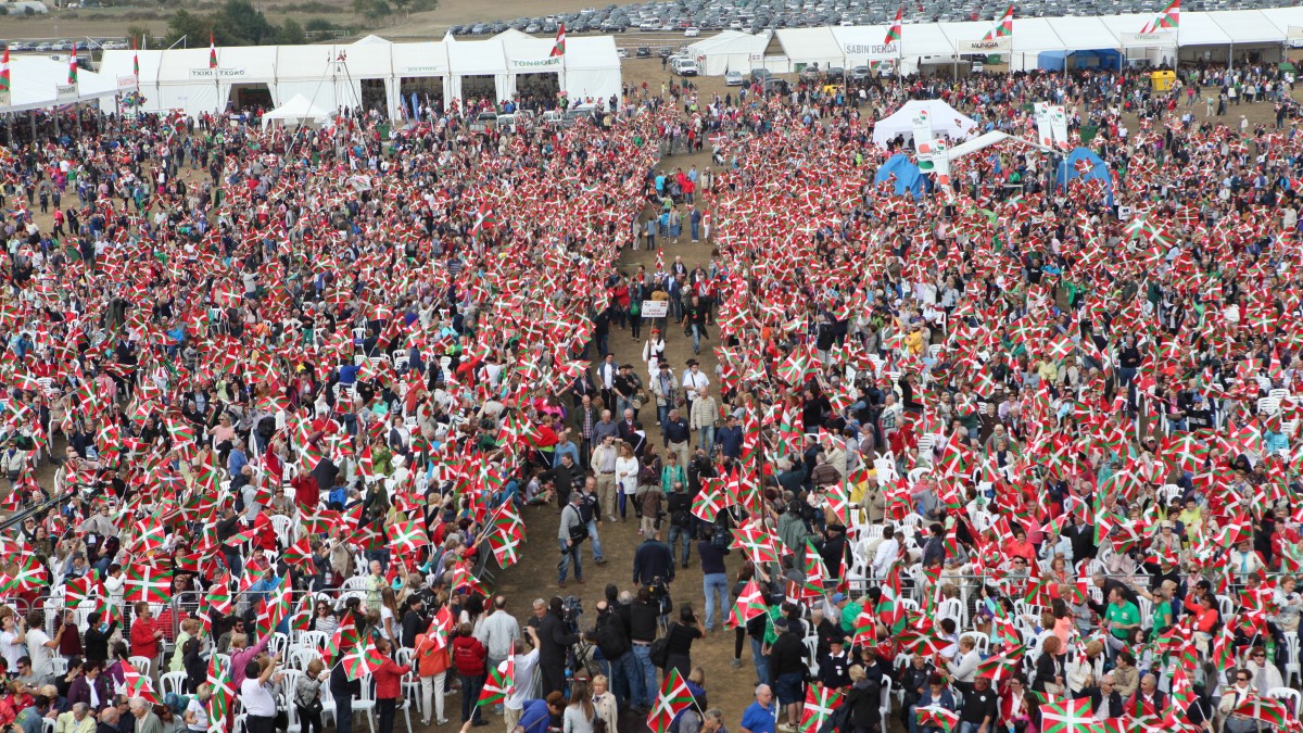 2014ko Alderdi Eguna 2014 EAJ-PNV – Herri ordezkari eta Uri Erakundeen desfilea 