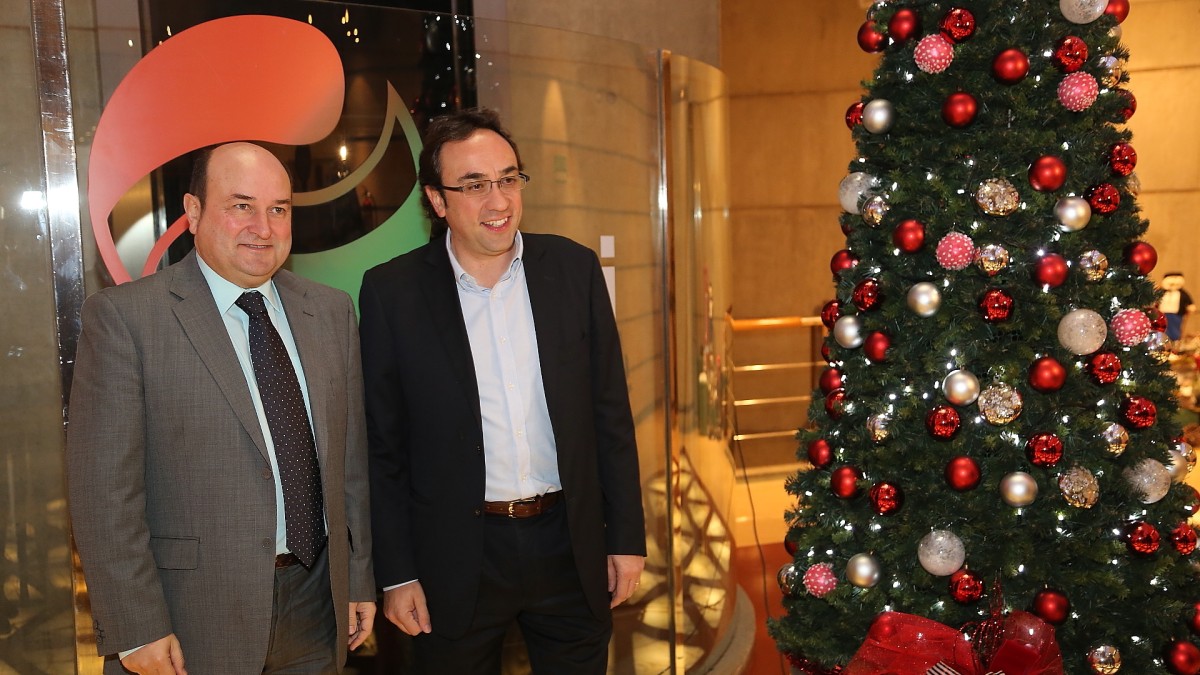 Andoni Ortuzar (EAJ-PNV) y Josep Rull CDC en Sabin Etxea
