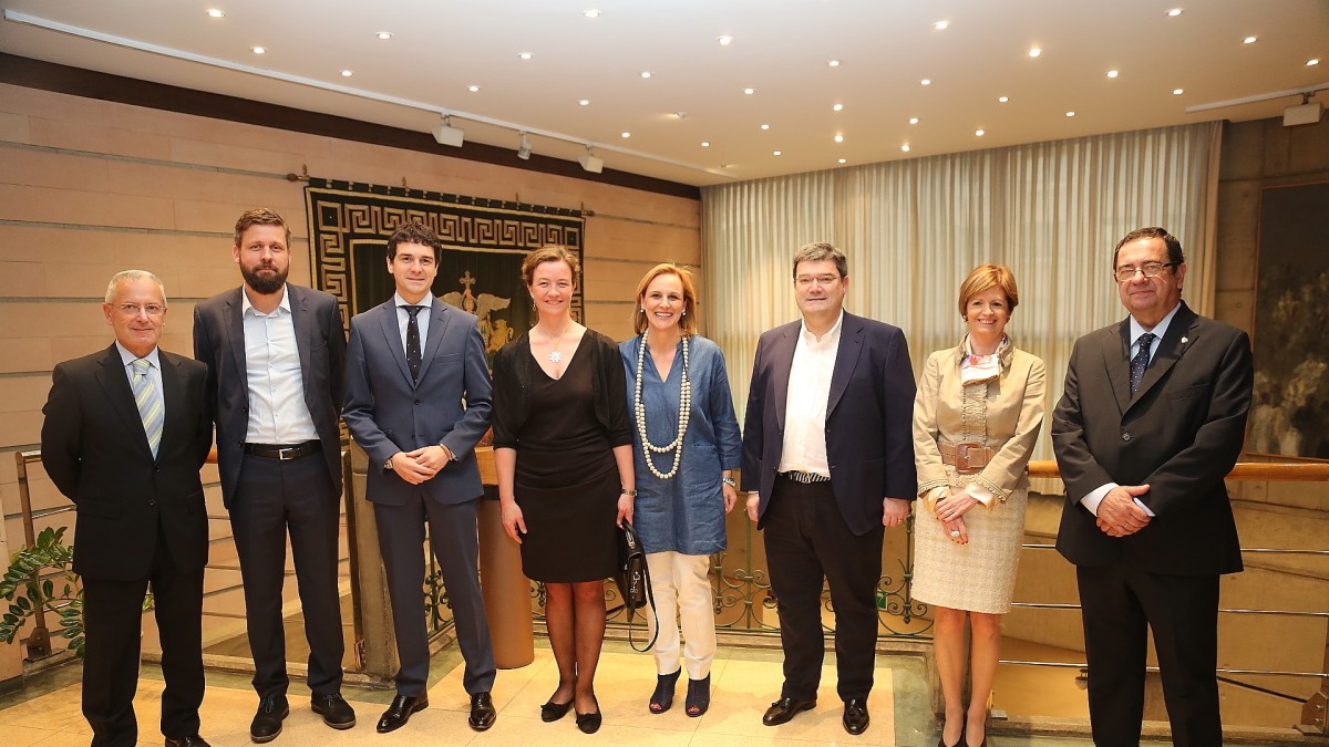 Itxaso Atutxa eta Tina French Nielsen Sabin Etxean batzartu dira