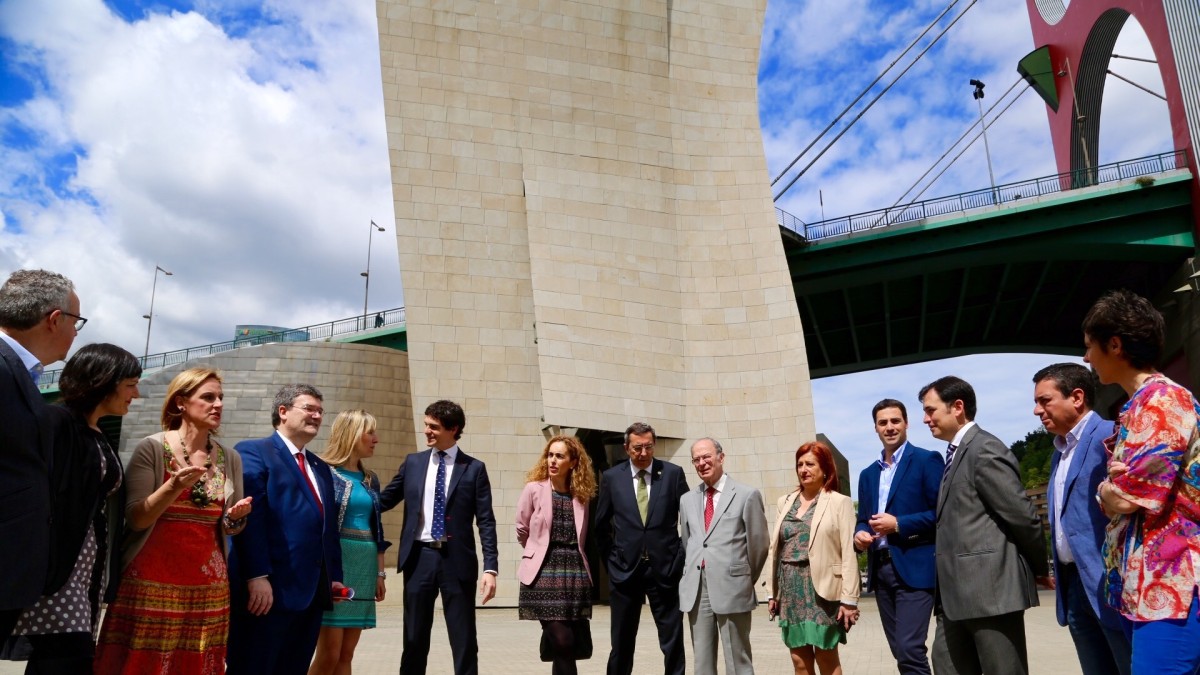 Rementeria y Aburto refuerzan el compromiso entre Bilbao y Bizkaia con un nuevo pacto de titanio