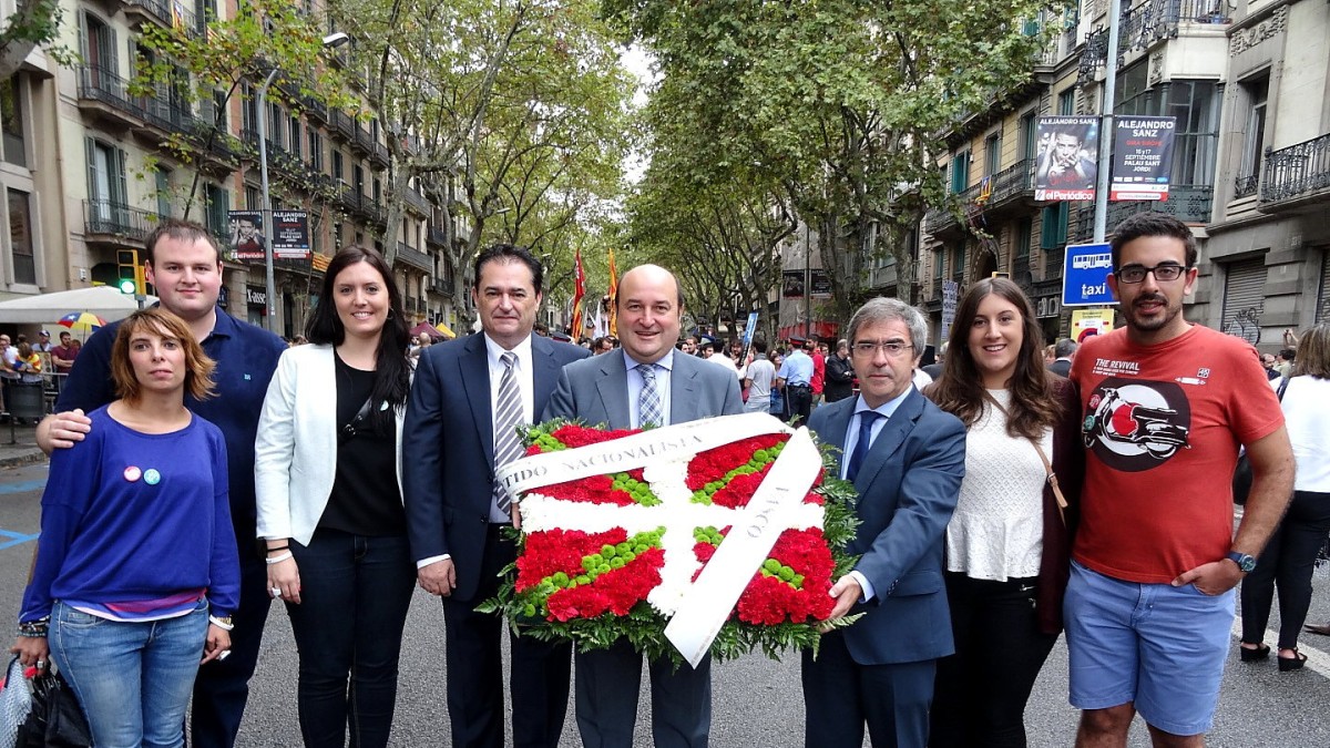 Representantes de EAJ-PNV y Euzko Gaztedi en la Diada 2015