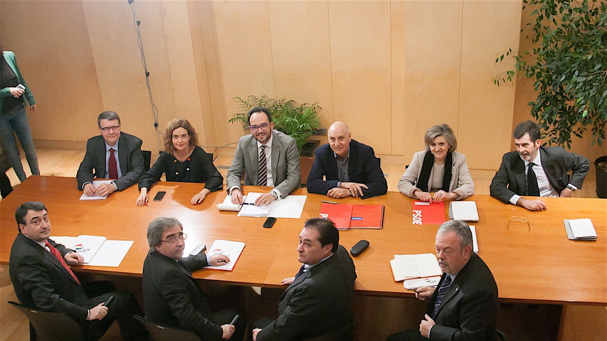 Reunión de las delegaciones de EAJ-PNV y PSOE