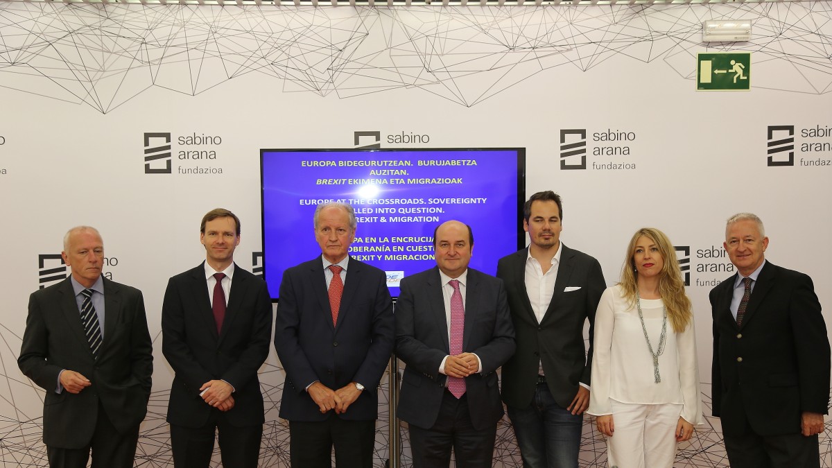 Brexit eta migrazioei buruzko seminarioaren irekiera. Andoni Ortuzar