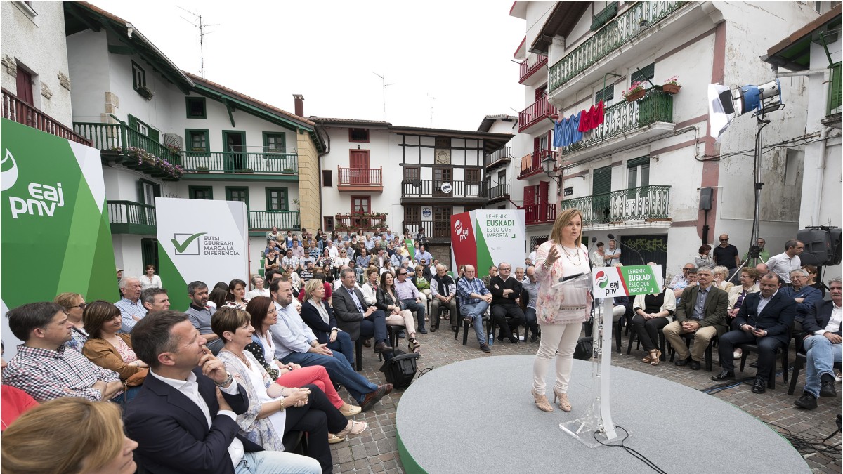 Acto en Hondarribia. Andoni Ortuzar, Maria Eugenia Iparragirre, Joseba Agirretxea (12-06-2016)