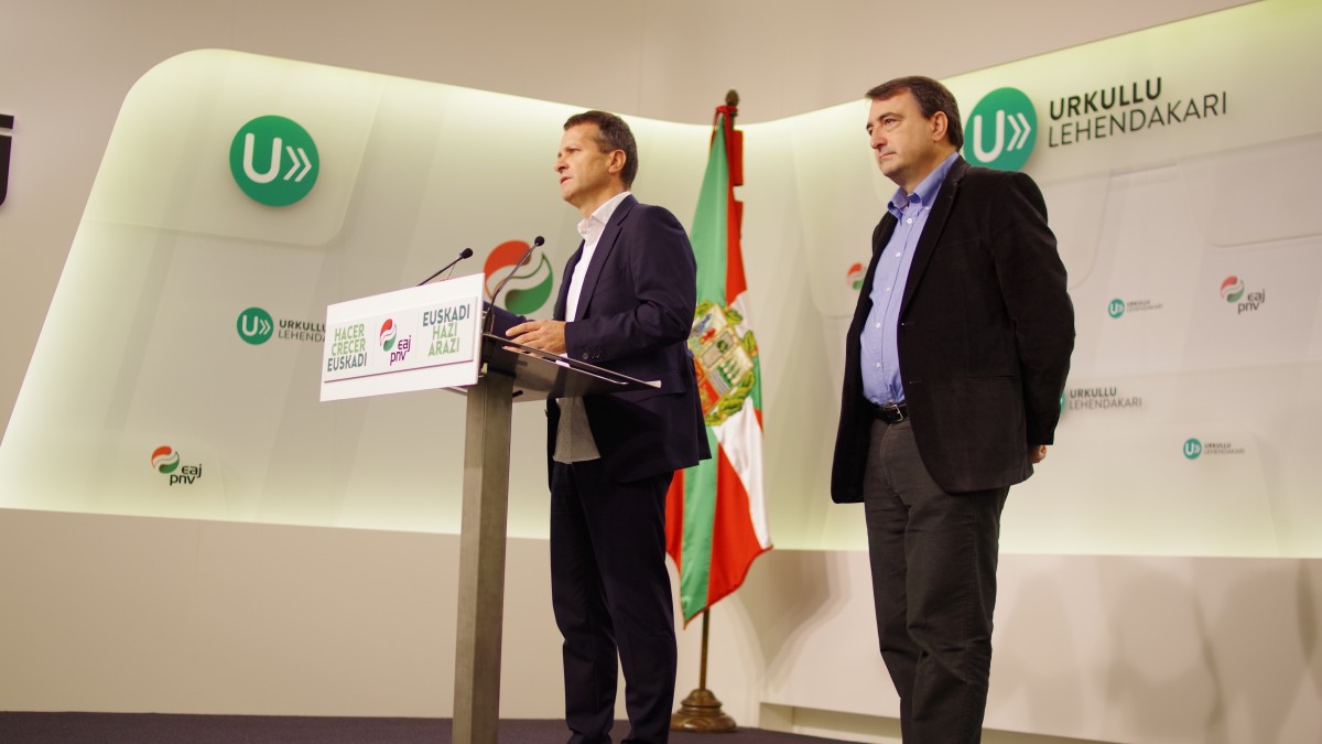 Jokin Bildarratz eta Aitor Esteban Espainako Konstituzioaren egunean