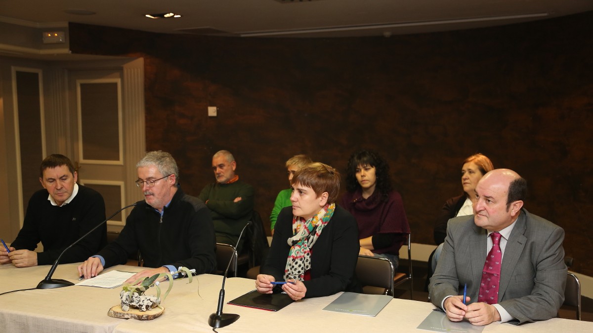 Declaración en el Hotel Abando sobre detenciones de Luhuso 