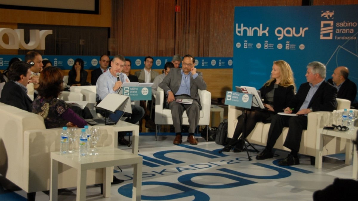 Berrikuntza, gizarte-aldaketa eta buruzagitzari buruzko solasaldietan parte hartu duten hizlariak 