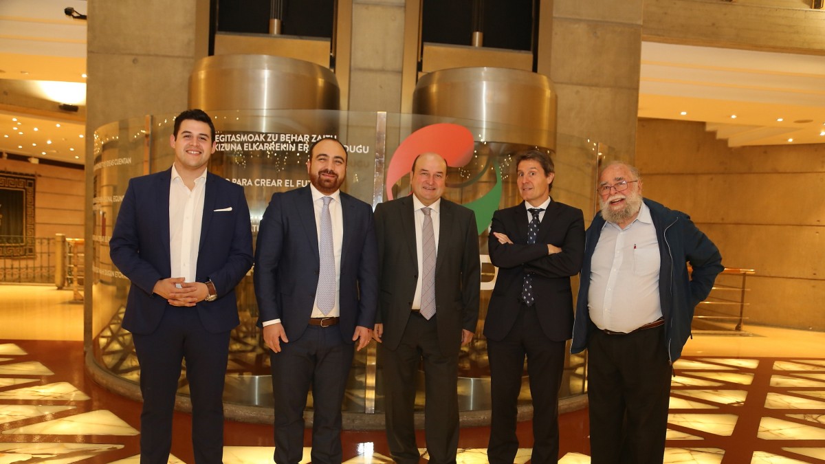 Andoni Ortuzarrek Sabin Etxean hartu du Fuad Chahín, Txileko Alderdi Demokrata Kristauko presidentea