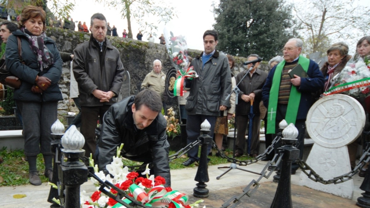 Sabino Aranaren heriotzaren 104. urteurrena