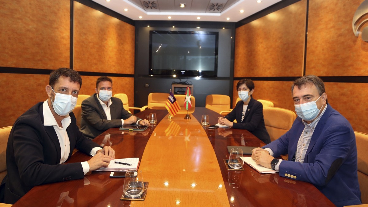 Izaskun Bilbao Barandica, Aitor Esteban,  Estefanía Beltrán de Heredia, Antoni Amengual y Tolo Gili