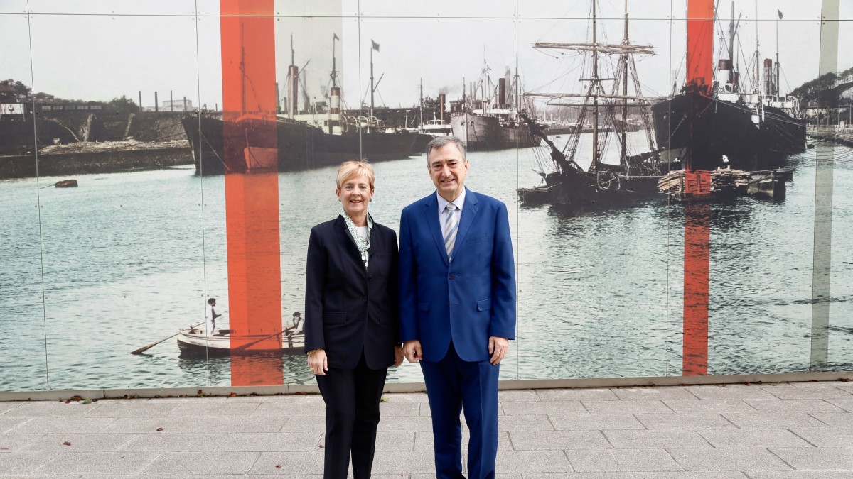 Aitor Esteban eta Arantxa Tapia SAF Sekretu Ofizialen Legeari buruzko mintegian