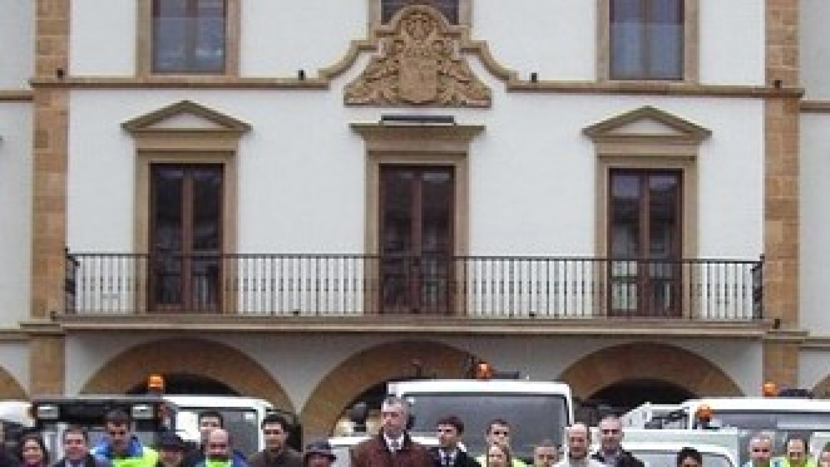 El nuevo servicio de limpieza y recogida de residuos de Amorebieta-Etxano incorpora maquinaria y se amplia a más barrios