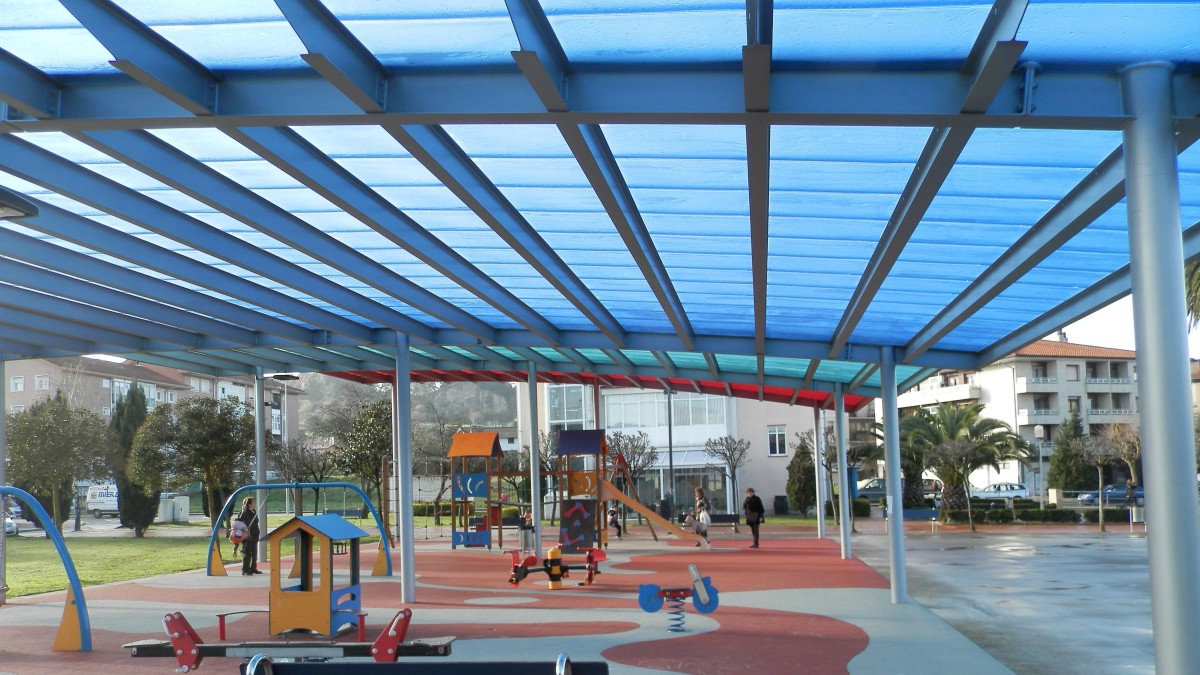 Los juegos infantiles de la plaza Antsonekoa de Urduliz  han sido cubiertos