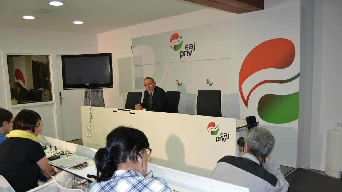 “PPk beldurrezko botoa emateko egindako deiaren aldean, EAJ-PNVk ilusioz eta proposamenez beteriko gobernuaren aldeko apustua egin duela” adierazi du Ramiro Gonzalezek