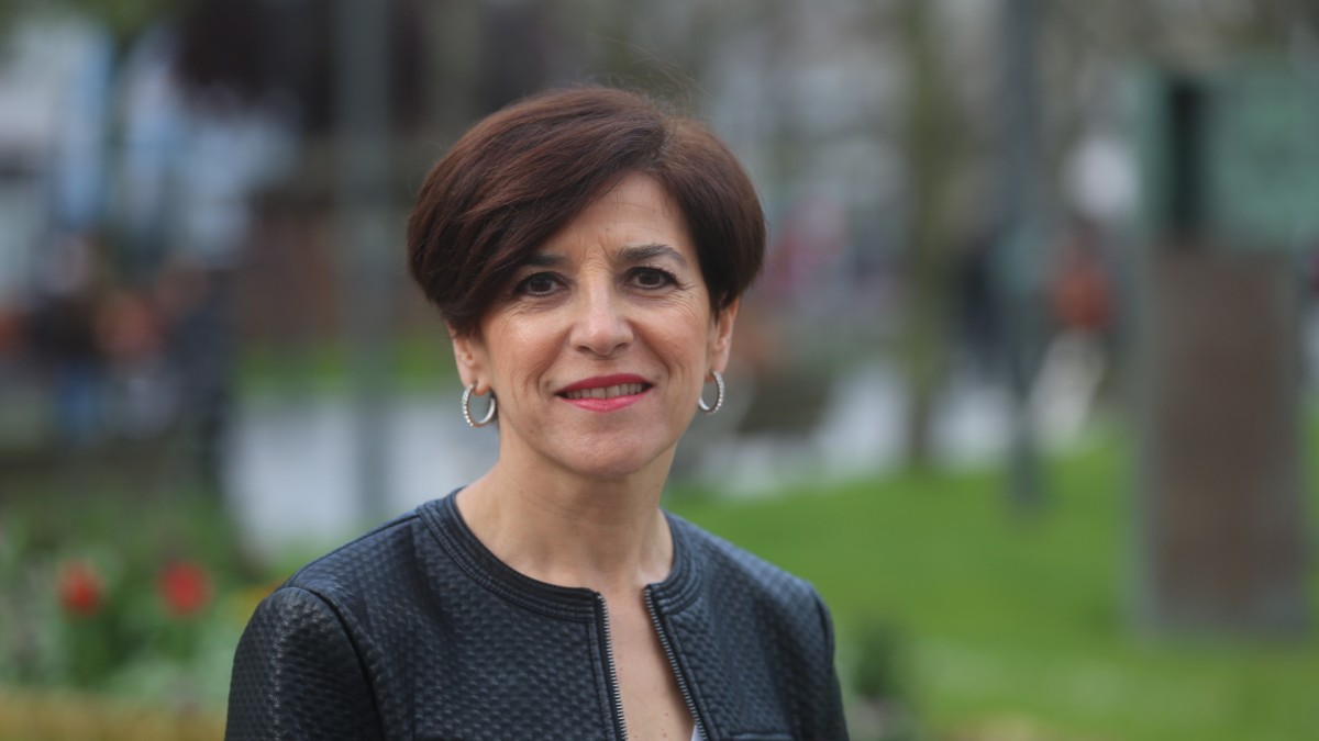 Izaskun Bilbao anima al rey a sustituir el concepto de unidad por el de unión también en España