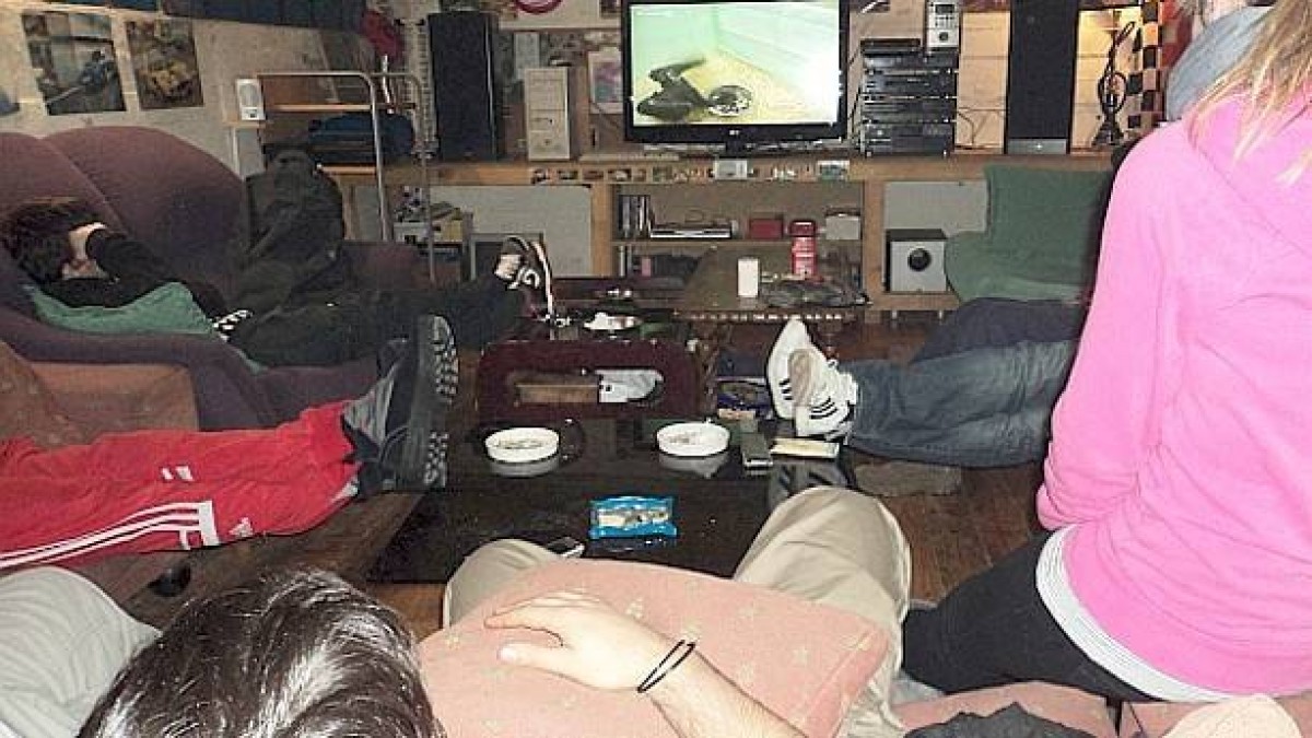 Basauriko Udala su itzalgailuak banatzen hasi da bizikidetza planean atxikitako gazte lokaletan