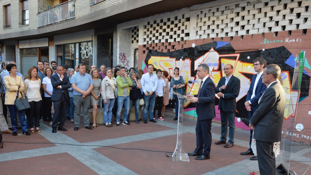 Urkullu pone la regeneración de Coronación como ejemplo de la construcción “barrio a barrio” que propone EAJ-PNV para Euskadi