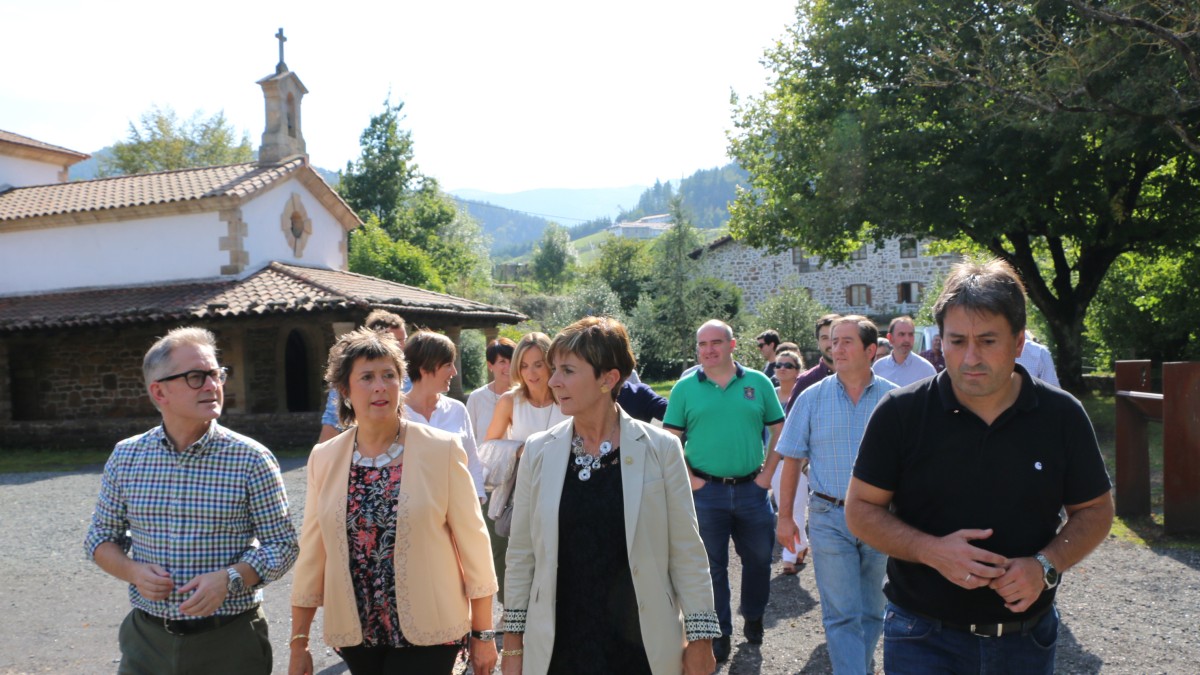 EAJ-PNV Turismo bide-seinaleen Plan berria proposatzen du barne-turismoa sustatzeko