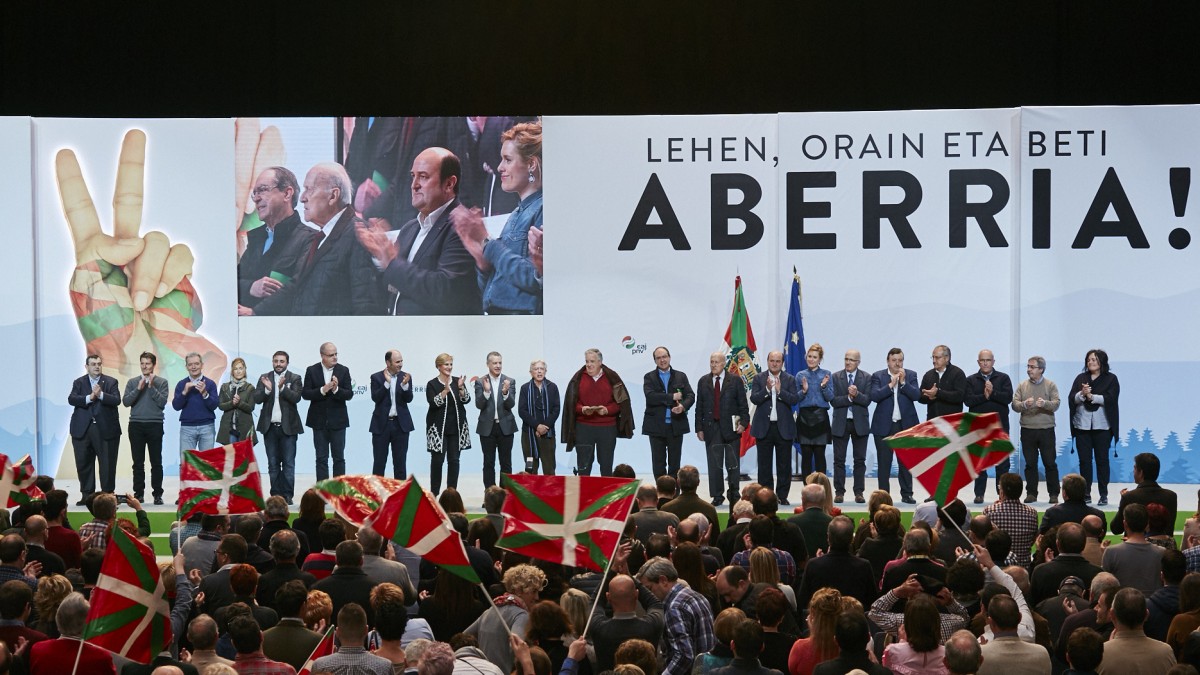 Ortuzar: “40 años después, nuestro compromiso es el mismo: el reconocimiento nacional de Euskadi”