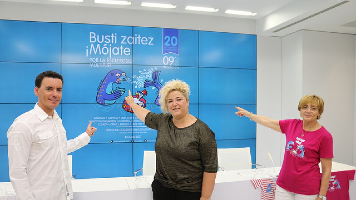 Foru Aldundia esklerosi anizkoitzaren alde bustiko da gizartearen sentsibilizazioa handitzeko gaixotasun honen inguruan 