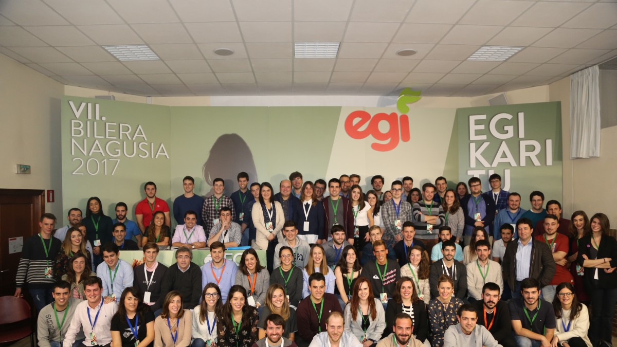 Ortuzar anima a EGI a hacer también de la lucha contra la violencia de género un eje prioritario de su acción política