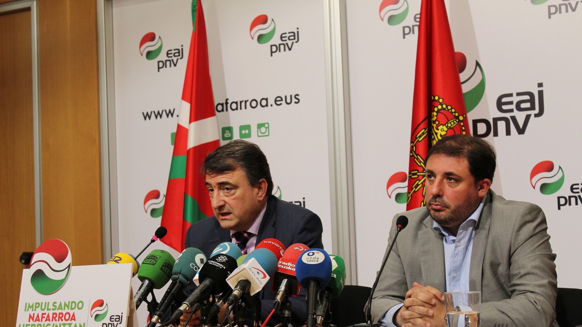 Esteban y Hualde denuncian el chantaje al que UPN ha sometido al PP para que no prosperasen las inversiones que EAJ-PNV propuso para Navarra