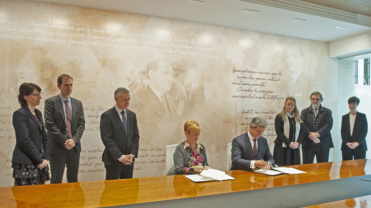 El Lehendakari preside la firma de un convenio entre Gobierno Vasco y Gestamp