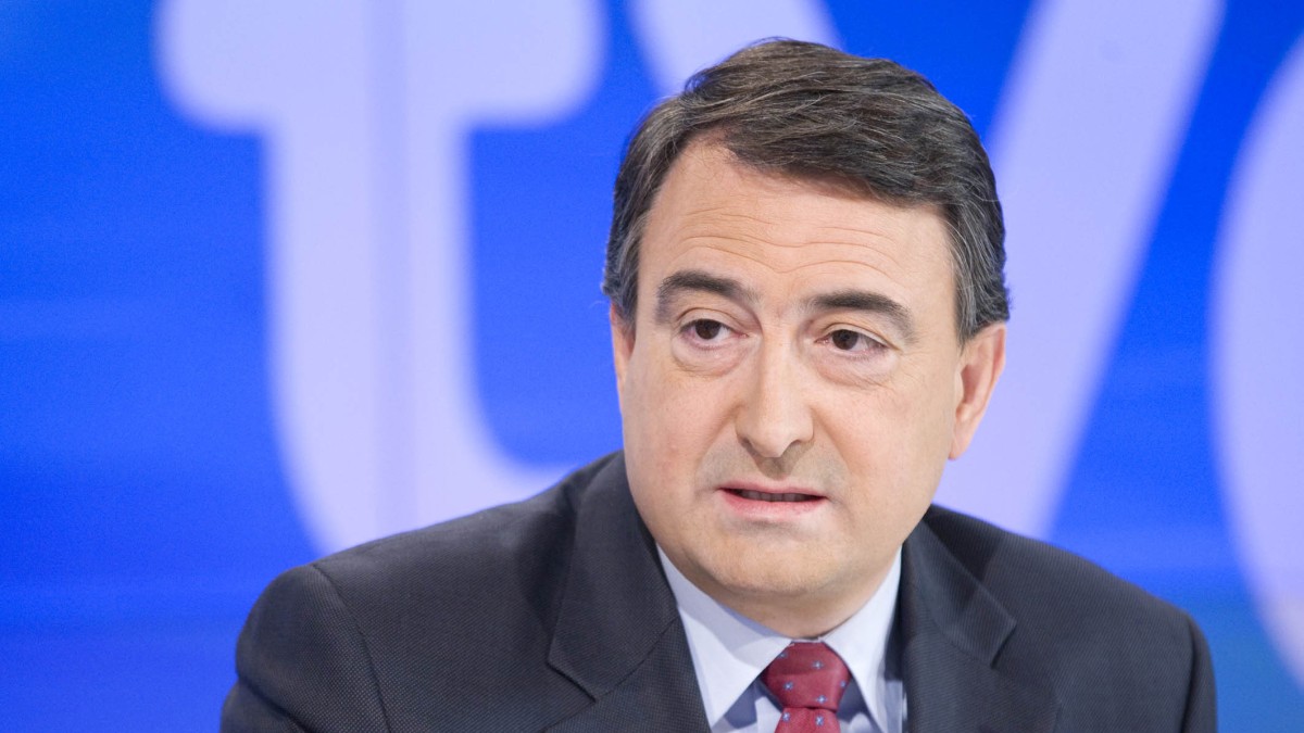 Aitor Estebanek PSOEri leporatu dio Lege Dekretuen bidez “makina gehiegi derrigortzen aritzea”, eta galdetu du “benetan onartu nahi ote dituen edo propaganda egin nahian ote dabilen” 