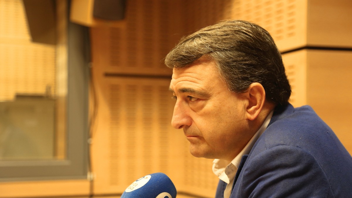 Aitor Esteban inbestiduraz: “Erantzukizun osoz jardungo dugu,baina denok jarri behar dugu gure aldetik, PSOErengandik hasita” 
