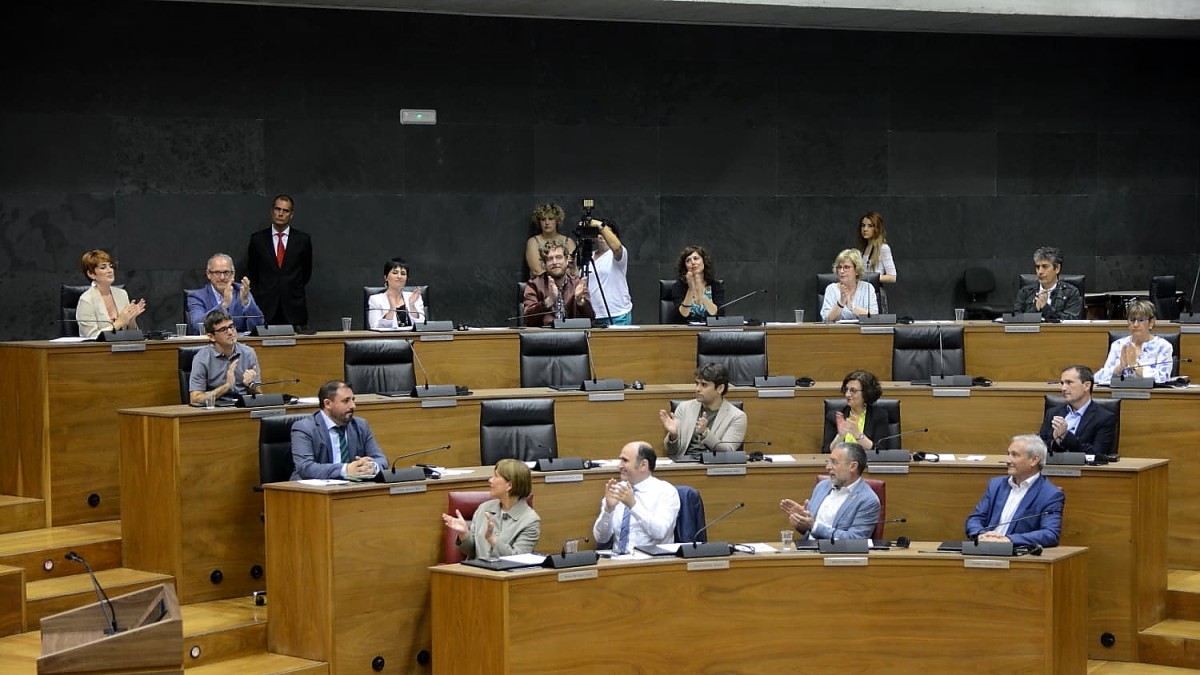 EAJ-PNVren Napar Buru Batzarrak bere “poztasun handia” adierazi du Unai Hualde Foru Parlamentuko presidente aukeratua izan delarik 