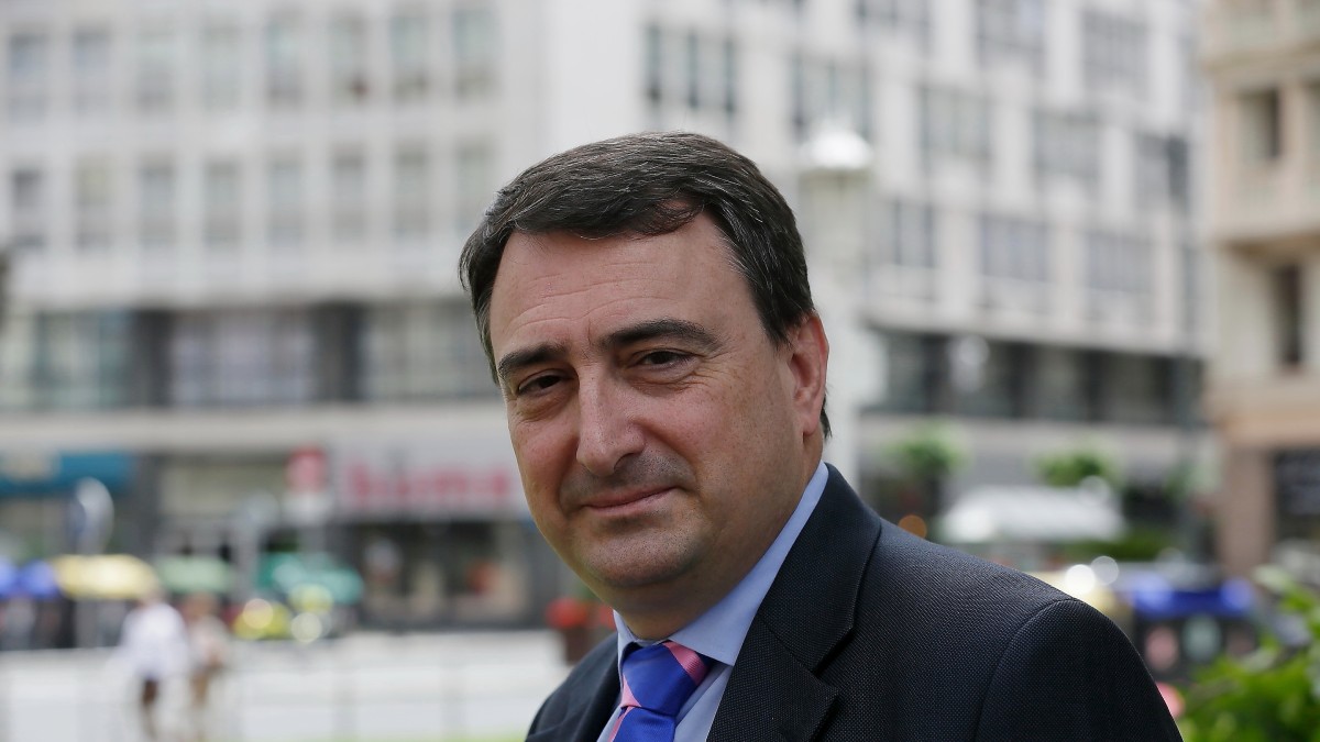 Aitor Estebanek eskatu du Gobernua “behingoz” eratzea, gaur egungo paralisia delako “gure buruari onartu ezin diogun oztopoa” 