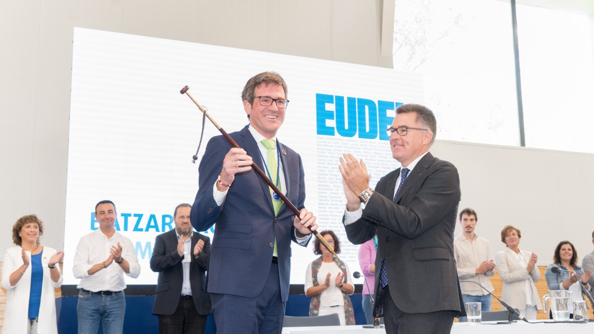 Vitoria-Gasteizko alkate Gorka Urtaran, EUDELen Elkarteburu