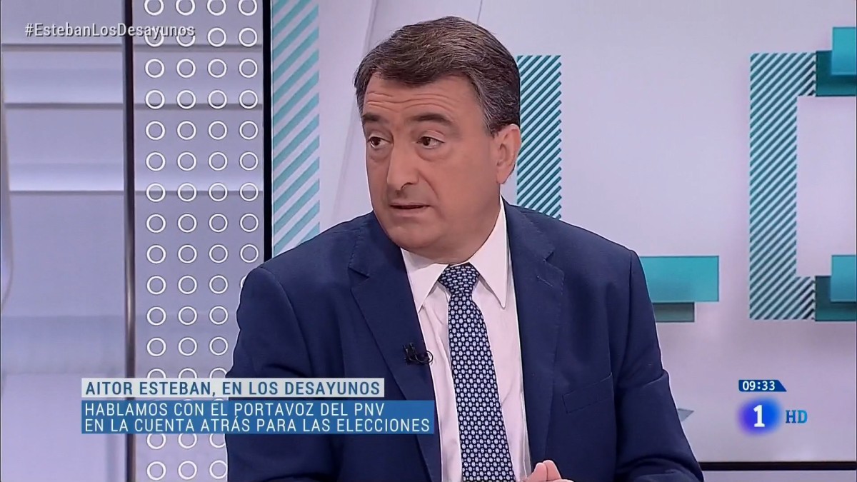 Aitor Esteban, sorprendido por los eslóganes de campaña de PSOE y PP y su posición de “enfrentamiento puro y duro”