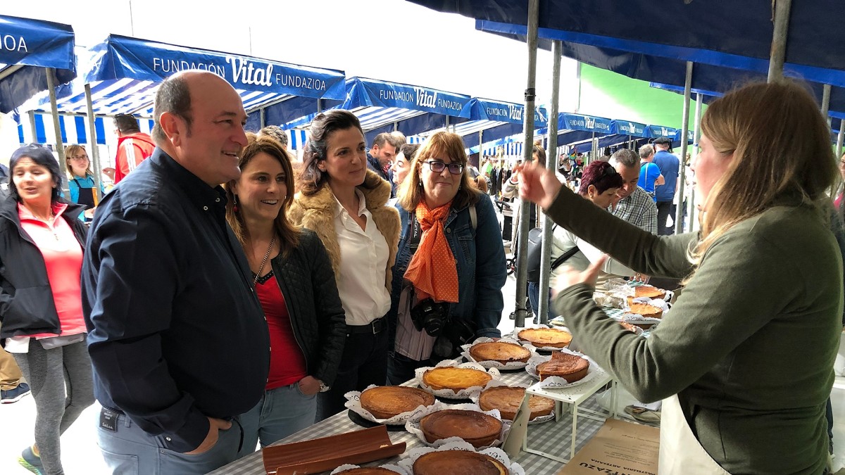 Ortuzar propone “la política Kilómetro Cero” del PNV como remedio contra “la pereza y el cabreo” con que muchos vascos y vascas afrontan el 10-N