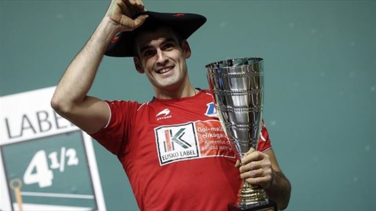 Ezkurdiak aurreikuspen guztiak hautsi eta txapelari eutsi dio Lau eta erdian