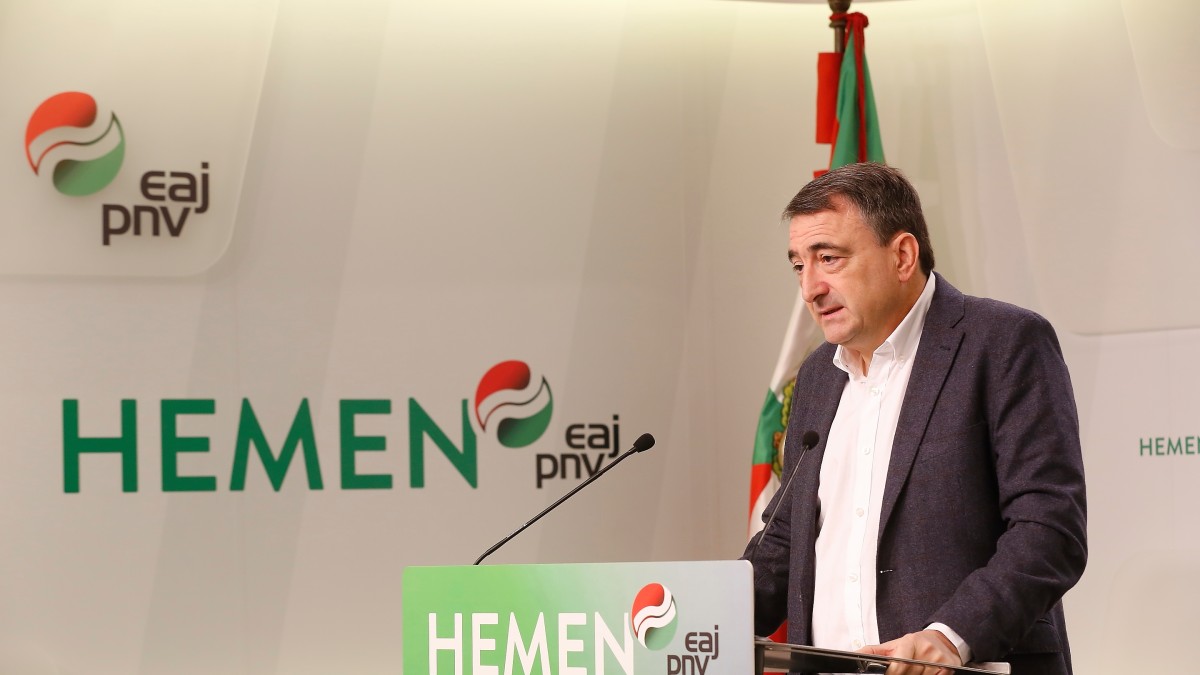 Esteban: “Agerikoa da Estatu ereduak porrot egin duela, premiazkoa da Euskadi eta Kataluniako lurralde auzia konpontzea” 