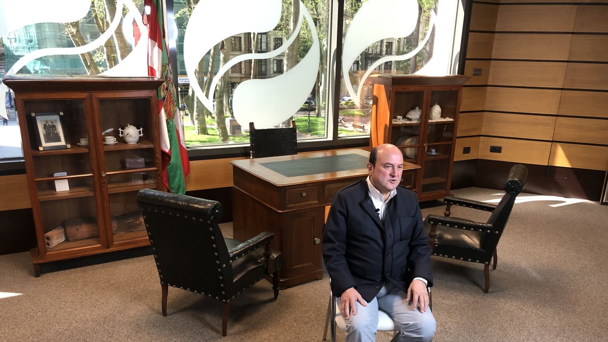 Andoni Ortuzarren mezua Aberri Egunean: “Euskadi erabat instituzionalizatzeko prozesuak aurrera jarraitu behar du” 