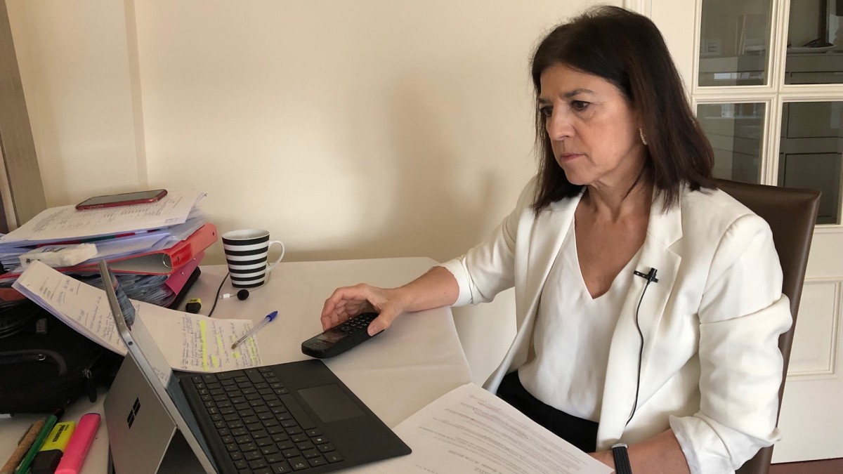 Alderaketa eginez, koronabirusaren krisiari aurre egiteko moduaz Euskadi harro egon daitekeela esan du Izaskun Bilbaok 