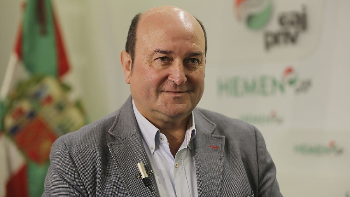 Ortuzar: “Es curioso que Bildu aquí y el PP en Madrid tengan la misma estrategia de relación con sus Gobiernos”