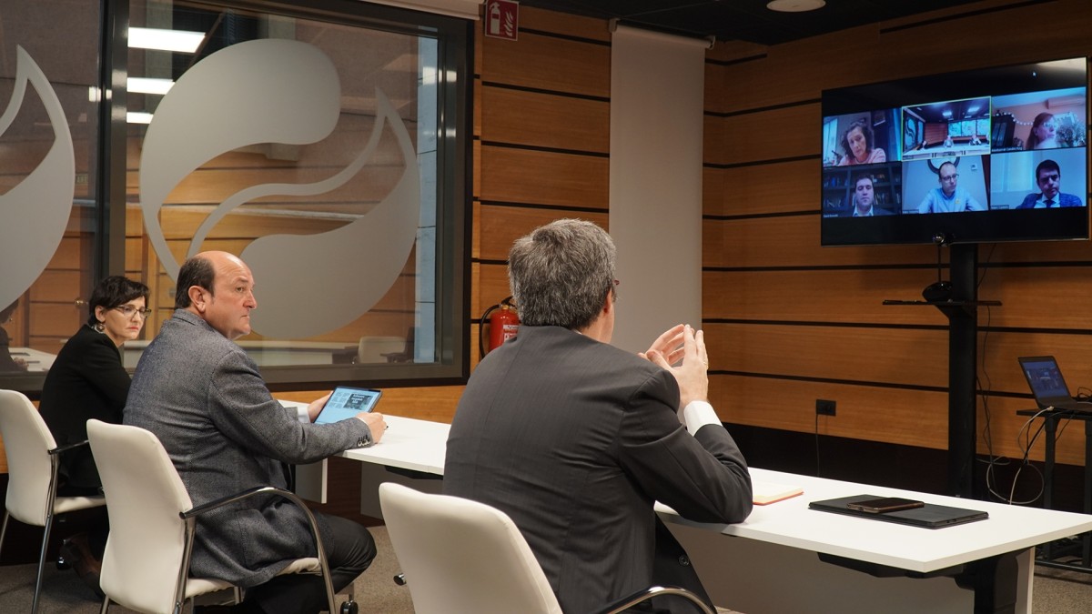 Ortuzar y Bonvehí se han reunido con alcaldes y alcaldesas de EAJ-PNV y PDeCAT para compartir experiencias en la gestión de la crisis del Covid-19
