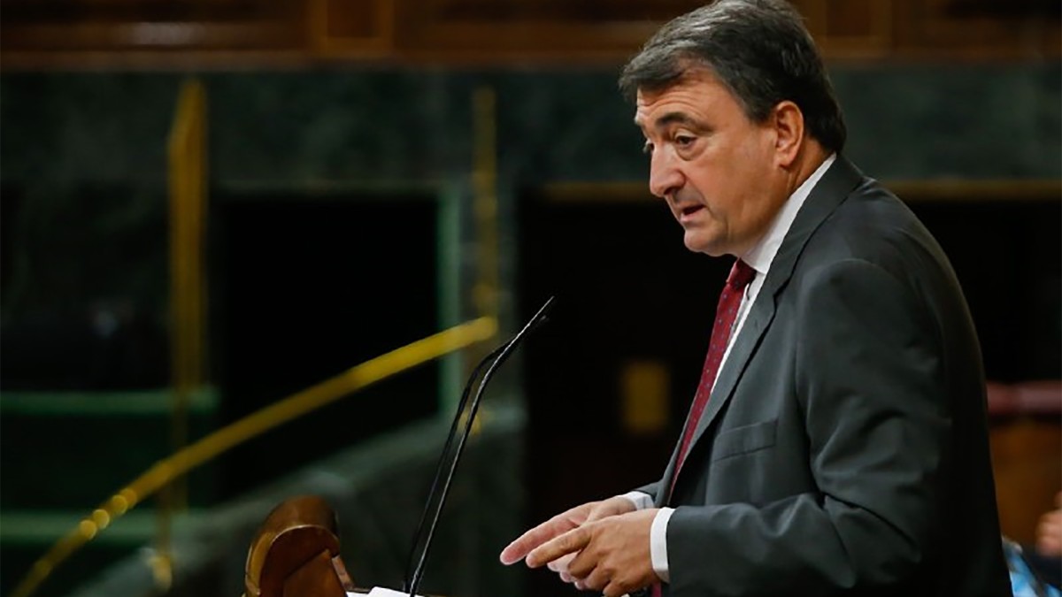 Euskal Taldeak Pedro Sanchezi eskatu dio 