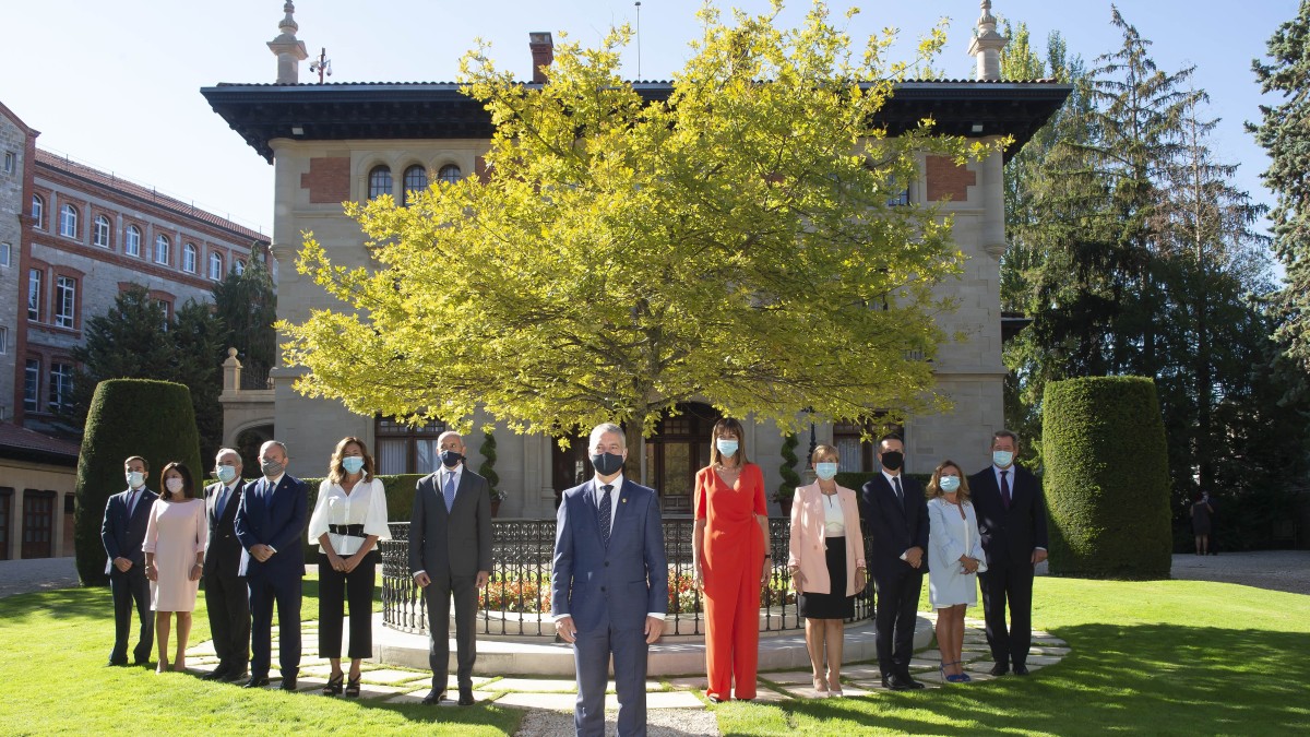 Eusko Jaurlaritzako sailburuek kargua hartu dute