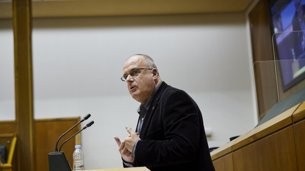 Egibar acusa a Podemos de “españolizar“ la política vasca con debates como el de la Corona